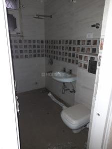 Bathroom Image of 1400 Sq.ft 2.5 BHK Apartment / Flat for rent in Varun Apartments, Sector 62 Noida for Rs. 28000
