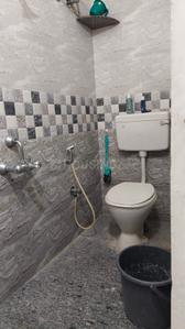 Bathroom Image of 550 Sq.ft 1 BHK Builder Floor for rent in Krishna Building, Halasuru Bengaluru for Rs. 20000