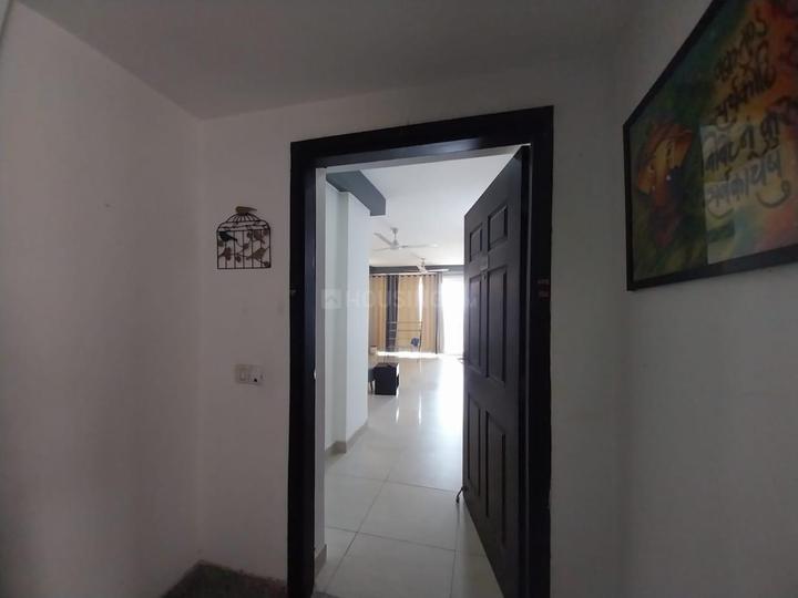 Mahindra Aura Main Image 1