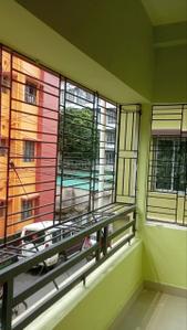 Balcony Image of 750 Sq.ft 2 BHK Apartment / Flat for rent in Tollygunge Kolkata for Rs. 15000