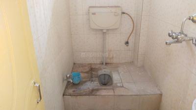 Bathroom Image of 950 Sq.ft 2 BHK Apartment / Flat for rent in Kamachha Varanasi for Rs. 13500