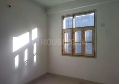 Bedroom Image of 690 Sq.ft 2 BHK Builder Floor for sale in Jamia Nagar New Delhi for Rs. 5800000