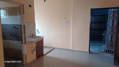 Bedroom Image of 800 Sq.ft 2 BHK Apartment / Flat for rent in Sinthi Kolkata for Rs. 11500