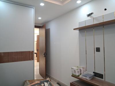 Bedroom Image of 1350 Sq.ft 3 BHK Builder Floor for sale in Paschim Vihar New Delhi for Rs. 26000000