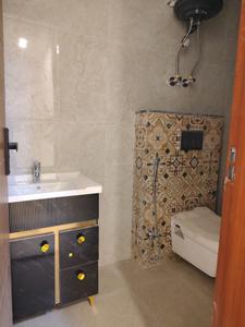 Common Bathroom Image of 1200 Sq.ft 3 BHK Builder Floor for rent in Rajpur New Delhi for Rs. 27000