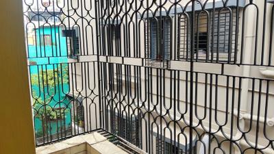 Balcony Image of 1175 Sq.ft 3.5 BHK Apartment / Flat for sale in Patuli Kolkata for Rs. 4450000
