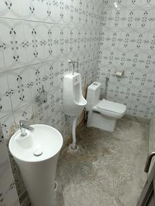 Bathroom Image of 1050 Sq.ft 3 BHK Studio for sale in Safdarjung Enclave New Delhi for Rs. 20000000