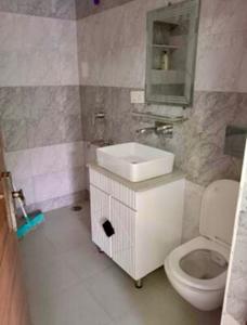 Image of 1400 Sq.ft 3 BHK Apartment / Flat for rent in DDA Rosewood Apartment, Sector 13 Dwarka, New Delhi for Rs. 34000