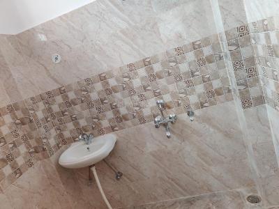 Bathroom Image of 1600 Sq.ft 2 BHK Builder Floor for rent in Indira Nagar Lucknow for Rs. 18000