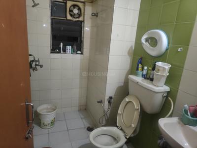 Bathroom Image of 967 Sq.ft 2 BHK Apartment / Flat for sale in Diamond City West, Sarsuna Kolkata for Rs. 5900000