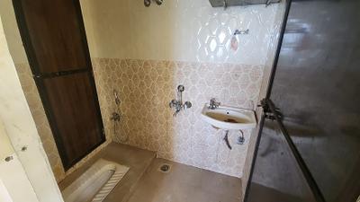 Bathroom Image of 670 Sq.ft 1 BHK Apartment / Flat for rent in Sarah Continental Heights, Sewri Mumbai for Rs. 45000