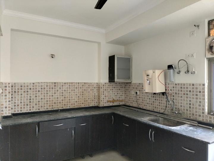 Amrapali Pan Oasis Main Image 1