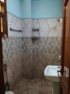 Bathroom Image of 1850 Sq.ft 4 BHK Builder Floor for rent in Sector 46 Noida for Rs. 45000