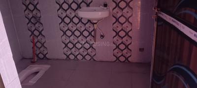 Bathroom Image of 800 Sq.ft 1 BHK Independent House for rent in Khabra Urf Kiratpur Gurdas Muzaffarpur for Rs. 5500