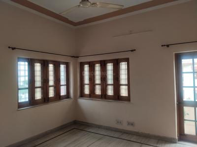 Bedroom Image of 1800 Sq.ft 2 BHK Builder Floor for rent in GMS Road Dehradun for Rs. 16000