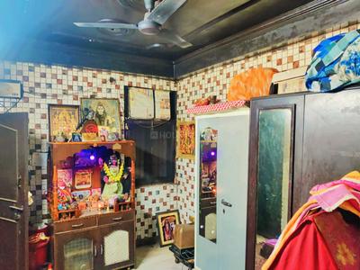 Bedroom Image of 900 Sq.ft 3 BHK Apartment / Flat for sale in  RWA Dilshad Colony Block E Markets WA, Dilshad Garden New Delhi for Rs. 6500000