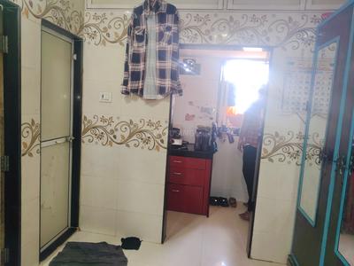Bathroom Image of 300 Sq.ft 1 BHK Apartment / Flat for rent in Mankhurd Mumbai for Rs. 12000