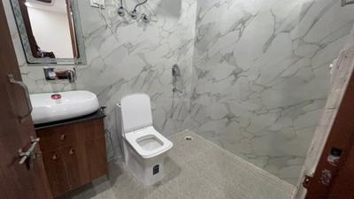 Bathroom Image of 700 Sq.ft 1 BHK Builder Floor for rent in Sector 39 Gurgaon for Rs. 35000