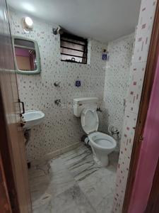 Bathroom Image of 800 Sq.ft 2 BHK Independent House for rent in Raj Mukti, New Alipore Kolkata for Rs. 15500