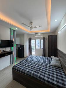 1 RK Independent Builder Floor