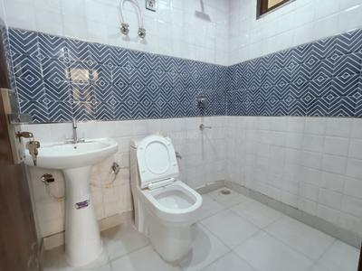 Bathroom Image of 1255 Sq.ft 2 BHK Builder Floor for rent in Preet Vihar New Delhi for Rs. 28500