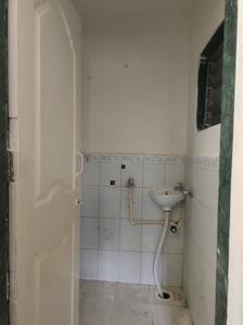 Common Bathroom One Image of 410 Sq.ft 1 BHK Apartment / Flat for sale in Malad West Mumbai for Rs. 7100000
