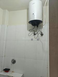 Bathroom Image of 1100 Sq.ft 2 BHK Apartment / Flat for rent in Muthi Ganj Allahabad for Rs. 18000