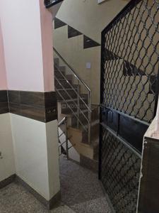 Bathroom Image of 550 Sq.ft 1 BHK Apartment / Flat for rent in Trivani Apartment, Jhilmil Colony New Delhi for Rs. 15000