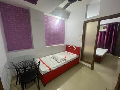Bedroom Image of 650 Sq.ft 1 BHK Builder Floor for rent in Vipul World, Sector 48 Gurgaon for Rs. 22000