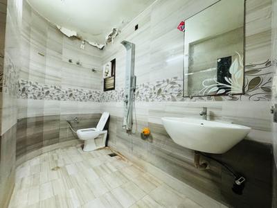 Bathroom Image of 896 Sq.ft 1 RK Apartment / Flat for rent in  Bageshree, Satellite Ahmedabad for Rs. 25000