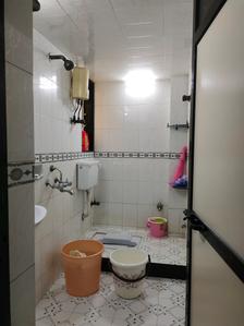 Common Bathroom Image of 1300 Sq.ft 3 BHK Apartment / Flat for sale in Malad West Mumbai for Rs. 22500000