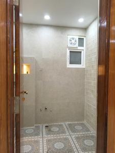 Common Bathroom Image of 2000 Sq.ft 4 BHK Builder Floor for sale in Indirapuram Ghaziabad for Rs. 23200000