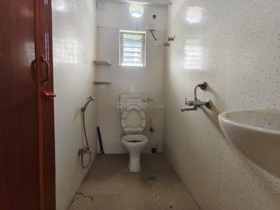 Bathroom Image of 874 Sq.ft 2 BHK Apartment / Flat for sale in Lake Town Kolkata for Rs. 6500000