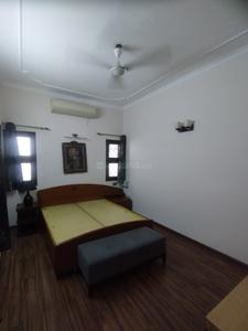 Bedroom Image of 1100 Sq.ft 2 BHK Builder Floor for sale in Swaraj Homes RWA Hauz Khas Block C 1, Safdarjung Development Area New Delhi for Rs. 32500000