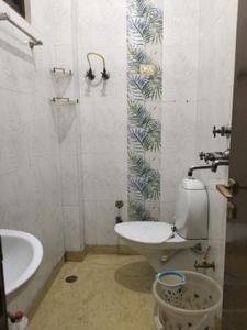 Common Bathroom Image of 1200 Sq.ft 3 BHK Builder Floor for rent in Vikaspuri New Delhi for Rs. 32000