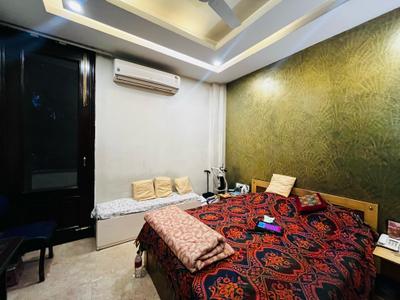 Bedroom Image of 2500 Sq.ft 3 BHK Builder Floor for sale in Greater Kailash New Delhi for Rs. 90000000
