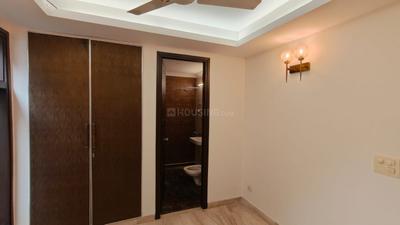 Bathroom Image of 1500 Sq.ft 3 BHK Apartment / Flat for rent in Azad Apartments, Kalu Sarai New Delhi for Rs. 110000