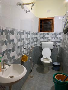 Bathroom Image of 950 Sq.ft 2 BHK Builder Floor for rent in Electronic City Bengaluru for Rs. 18000