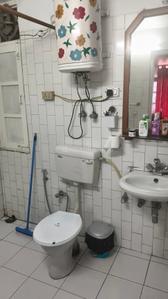 Bathroom Image of 600 Sq.ft 2 BHK Apartment / Flat for sale in Mall Road Mussoorie for Rs. 7500000