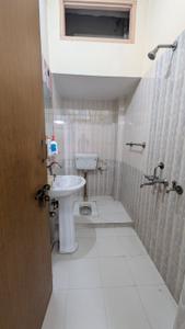 Bathroom Image of 1250 Sq.ft 2 BHK Independent House for rent in Gomti Nagar Lucknow for Rs. 19000