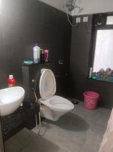 Common Bathroom Image of 973 Sq.ft 2 BHK Apartment / Flat for sale in Rustomjee Meridian, Kandivali West Mumbai for Rs. 15900000