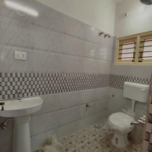 Bathroom Image of 1210 Sq.ft 2 BHK Builder Floor for rent in Kasturi Nagar Bengaluru for Rs. 30000