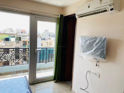 Bedroom Image of Urbanroomz PG GolfCourse Road in Sushant Lok Phase 1, Gurgaon