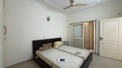 Bedroom Image of 1800 Sq.ft 2 BHK Builder Floor for rent in DLF Phase 1 Gurgaon for Rs. 48000