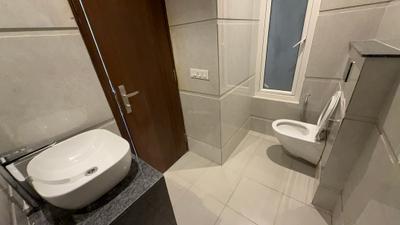 Bathroom Image of 550 Sq.ft 1 BHK Builder Floor for rent in Sector 57 Gurgaon for Rs. 39000