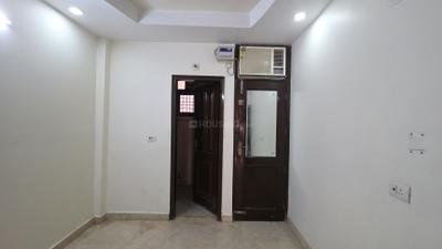 Bedroom Image of 900 Sq.ft 2 BHK Builder Floor for rent in Pitampura New Delhi for Rs. 38500