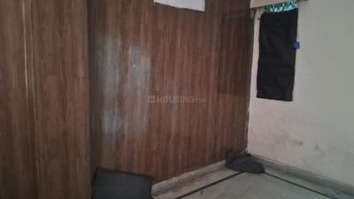 Bedroom Image of 700 Sq.ft 3 BHK Apartment / Flat for rent in Jamia Nagar New Delhi for Rs. 21000