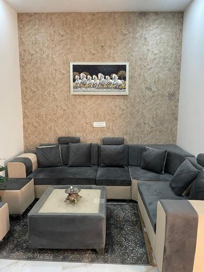 Aura Avenue Main Image 1