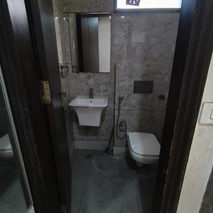 Bathroom Image of 900 Sq.ft 2 BHK Builder Floor for rent in Ashok Nagar New Delhi for Rs. 32000