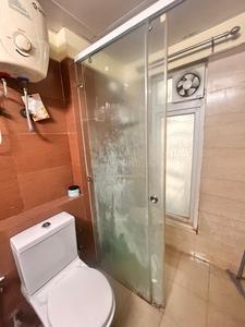 Bathroom Image of 1250 Sq.ft 2 BHK Apartment / Flat for sale in Mahagun Moderne, Sector 78 Noida for Rs. 16599000